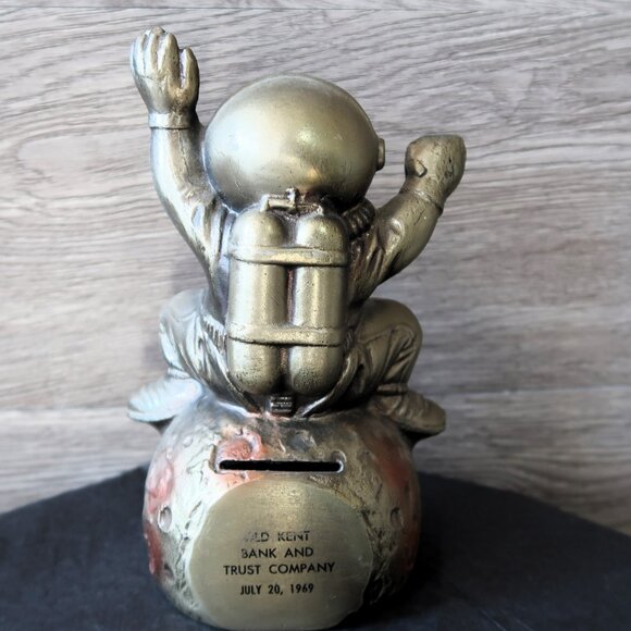 Vintage Astronaut Cast Metal Coin Bank "Man Sit and Wave on the Moon" July 1969 - Picture 6 of 12